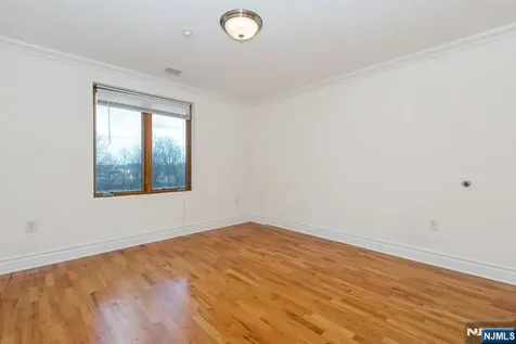 17 Meadow Road Rutherford NJ 07070