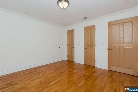 17 Meadow Road Rutherford NJ 07070