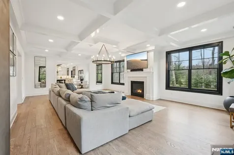868 Pueblo Drive Franklin Lakes NJ 07417
