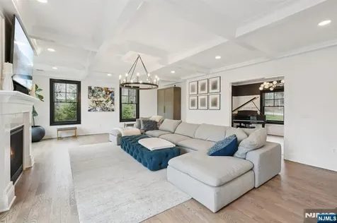 868 Pueblo Drive Franklin Lakes NJ 07417