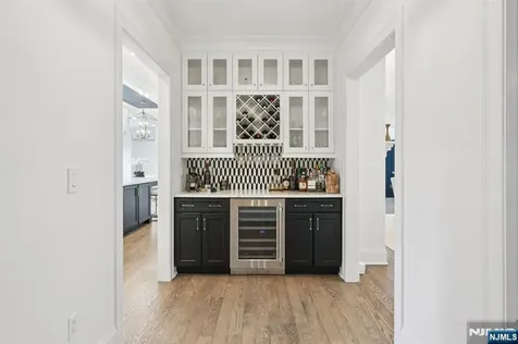 868 Pueblo Drive Franklin Lakes NJ 07417