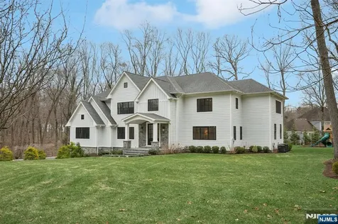 868 Pueblo Drive Franklin Lakes NJ 07417