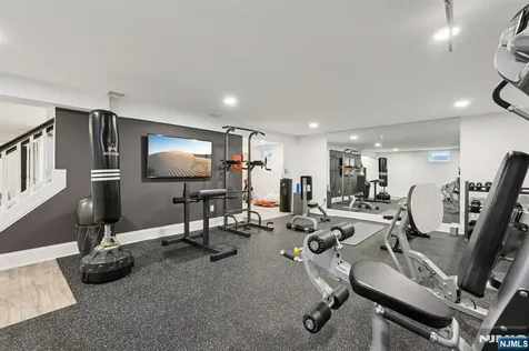 868 Pueblo Drive Franklin Lakes NJ 07417