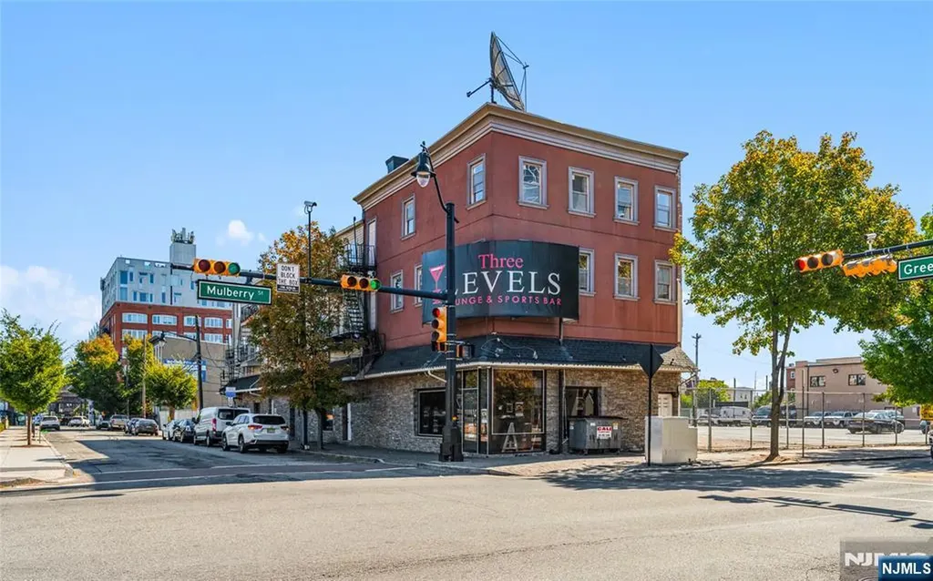 218 Mulberry Street Newark NJ 07102