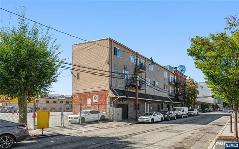 218 Mulberry Street Newark NJ 07102