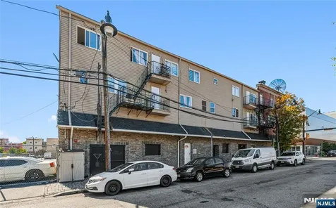 218 Mulberry Street Newark NJ 07102