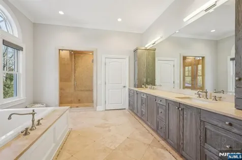4 Mill Brook Lane Franklin Lakes NJ 07417