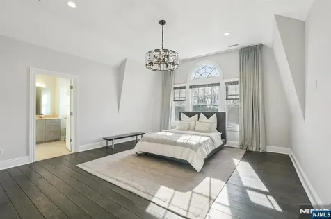 4 Mill Brook Lane Franklin Lakes NJ 07417