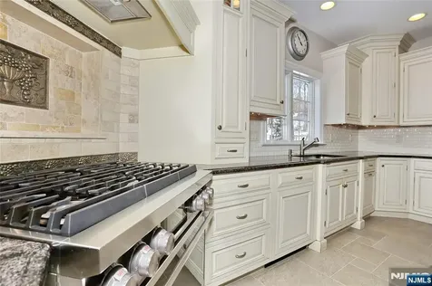 3 London Court Woodcliff Lake NJ 07677