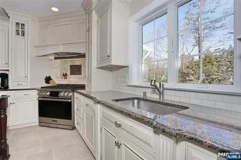 3 London Court Woodcliff Lake NJ 07677