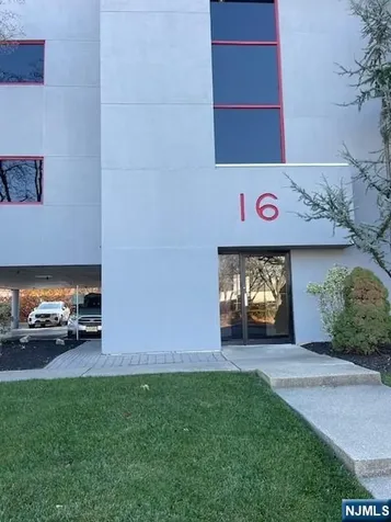 16 Arcadian Way Paramus NJ 07652