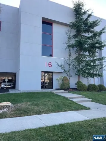 16 Arcadian Way Paramus NJ 07652