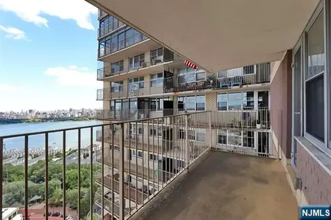 6040 Boulevard East West New York NJ 07093