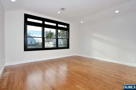 21 E Clinton Avenue Bergenfield NJ 07621