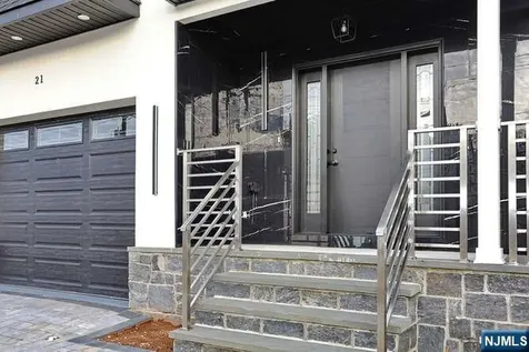 21 E Clinton Avenue Bergenfield NJ 07621