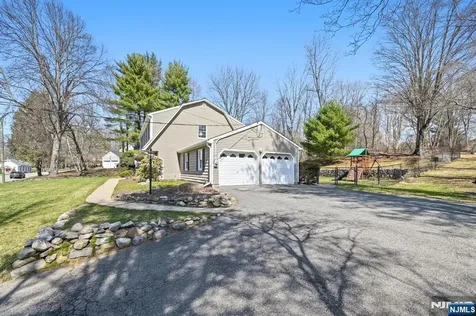 11 Osborne Court Mahwah NJ 07430