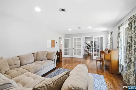 11 Osborne Court Mahwah NJ 07430