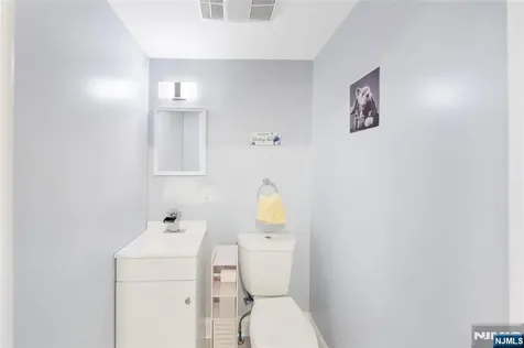 61-63 Keer Newark NJ 07112