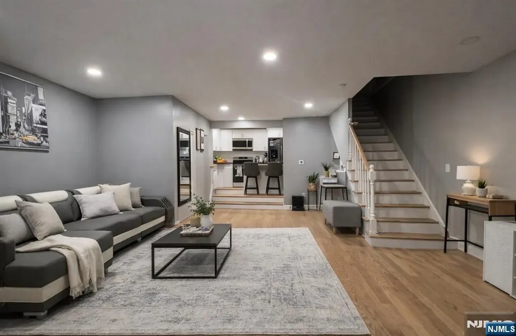 83 Bedford Street East Orange NJ 07018