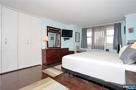 6040 Boulevard West New York NJ 07093
