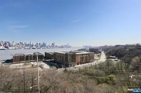 6040 Boulevard West New York NJ 07093