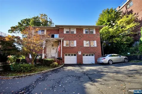 8 Leary Lane Edgewater NJ 07020
