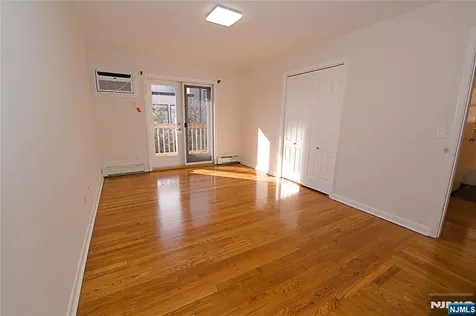 8 Leary Lane Edgewater NJ 07020