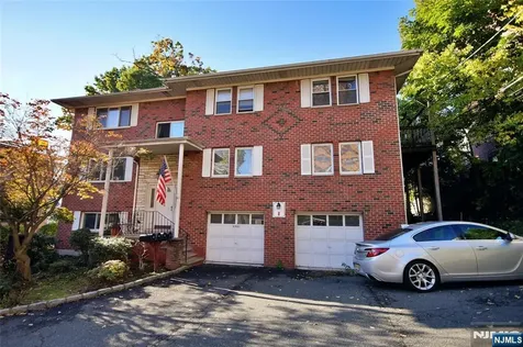 8 Leary Lane Edgewater NJ 07020