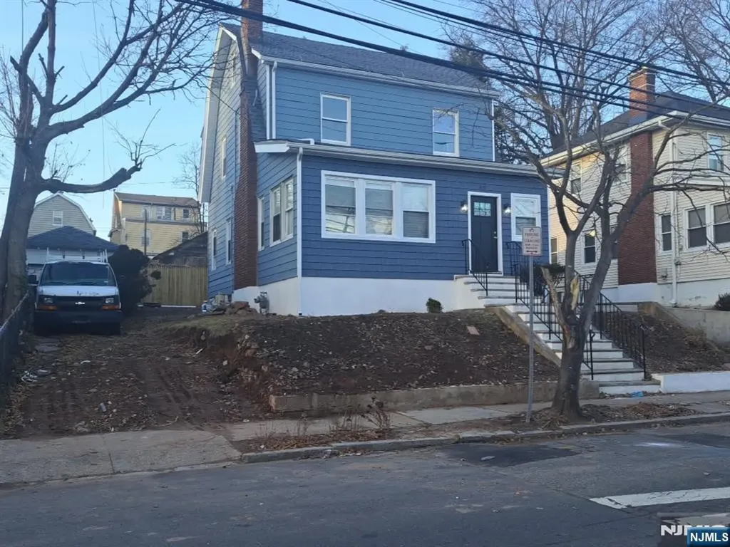 89 Pine Grove Terrace Newark NJ 07106
