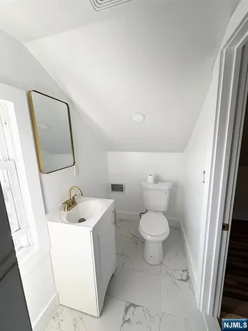 89 Pine Grove Terrace Newark NJ 07106