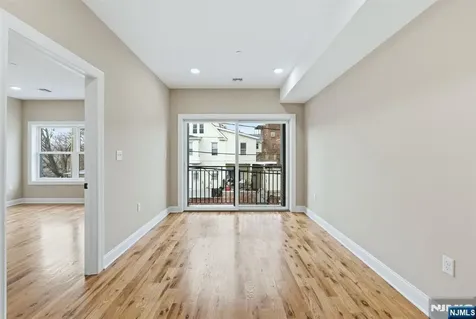 109 7th Street Newark NJ 07107