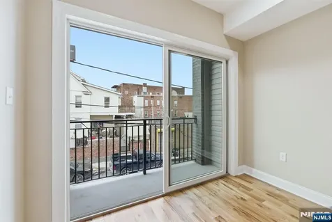 109 7th Street Newark NJ 07107