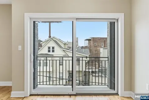 109 7th Street Newark NJ 07107
