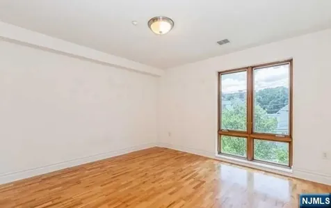 17 Meadow Road Rutherford NJ 07070