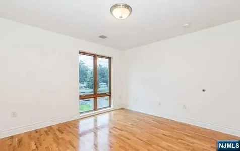 17 Meadow Road Rutherford NJ 07070