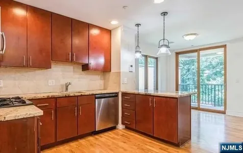 17 Meadow Road Rutherford NJ 07070