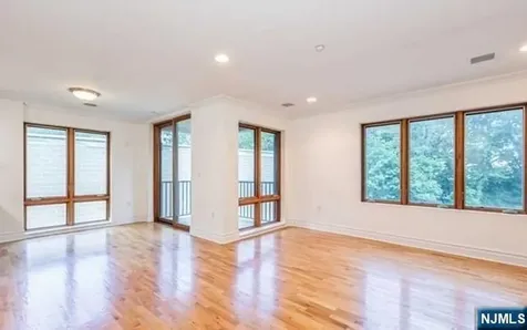 17 Meadow Road Rutherford NJ 07070