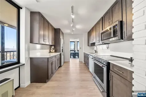 300 Winston Drive Cliffside Park NJ 07010