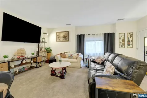 520 Victor Street Saddle Brook NJ 07663