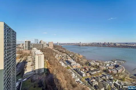 5 Horizon Road Fort Lee NJ 07024