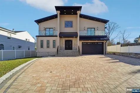 24 Holmes Lane Wayne NJ 07470