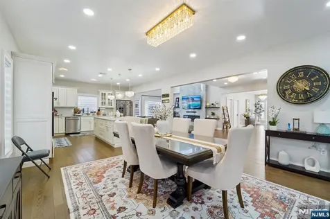 24 Holmes Lane Wayne NJ 07470