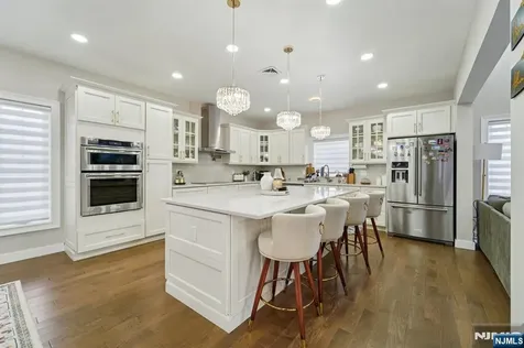 24 Holmes Lane Wayne NJ 07470