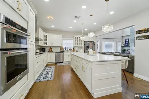 24 Holmes Lane Wayne NJ 07470