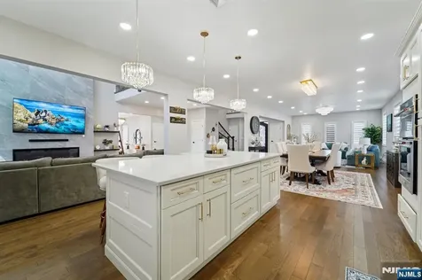 24 Holmes Lane Wayne NJ 07470