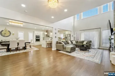 24 Holmes Lane Wayne NJ 07470