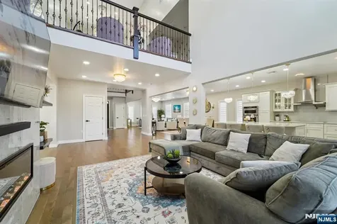 24 Holmes Lane Wayne NJ 07470