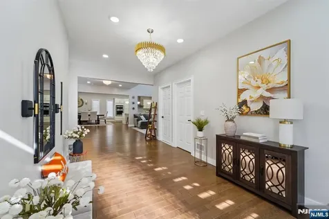 24 Holmes Lane Wayne NJ 07470