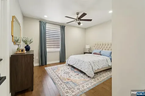 24 Holmes Lane Wayne NJ 07470