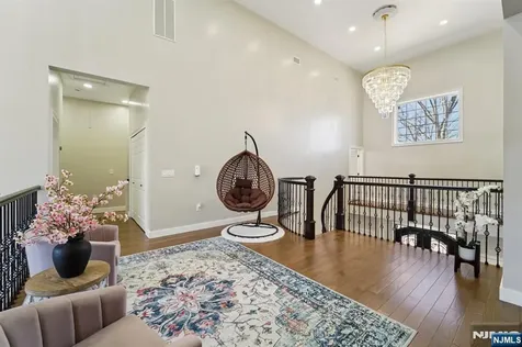 24 Holmes Lane Wayne NJ 07470